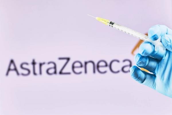AstraZeneca admite que há efeito colateral raro em vacina da Covid