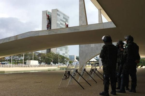 Exército ensaia plano contra invasões no Planalto