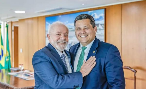 Planalto avalia retirar apoio a Alcolumbre
