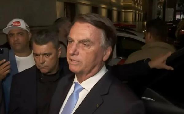 Bolsonaro diz que Lula e Moraes querem destruir direita no Brasil