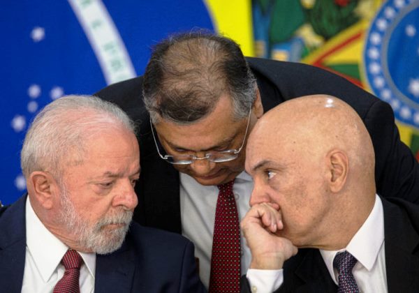 Assembleia do Mato Grosso anula honraria a Dino e Moraes