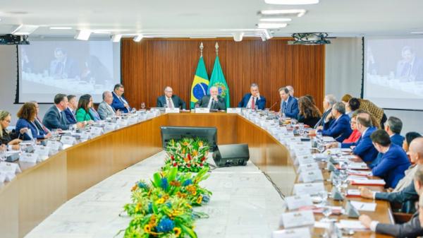 Derrotas de Lula no Congresso e pesquisas negativas abrem crise no governo
