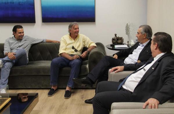 Reinaldo trata de parceria para fomentar automobilismo na Capital