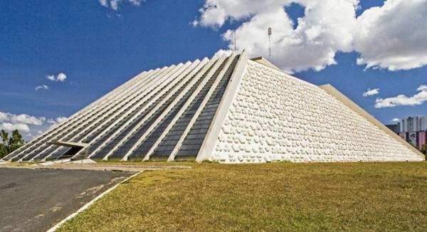Governo Lula tentou tomar Teatro Nacional do DF na mão grande