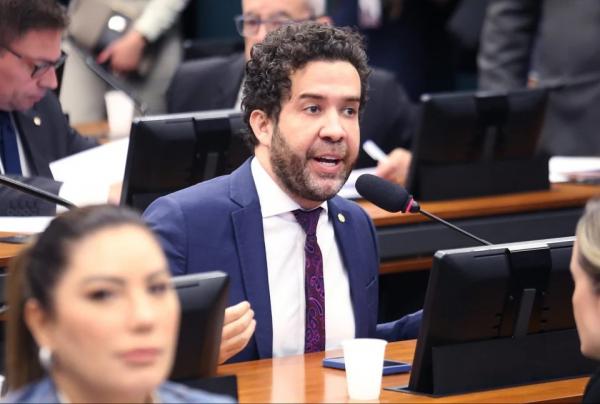 Rachadinha: PF confirma áudio e pede quebra de sigilo de Janones