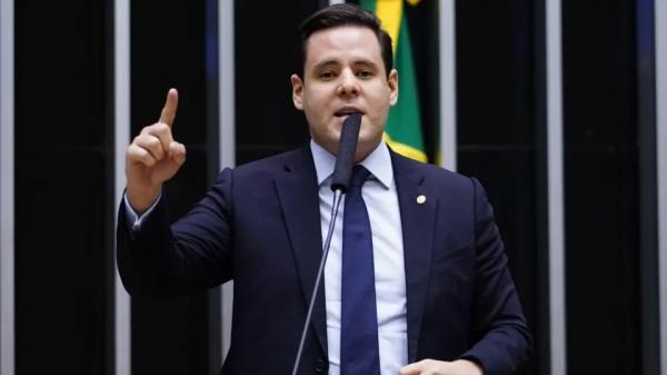 Projeto do PT é de vingança, afirma Valadares