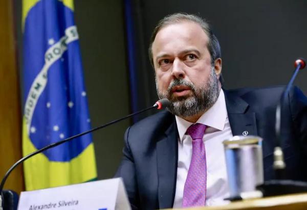 Benefício suspeito a Joesley e Wesley complica ministro de Minas e Energia