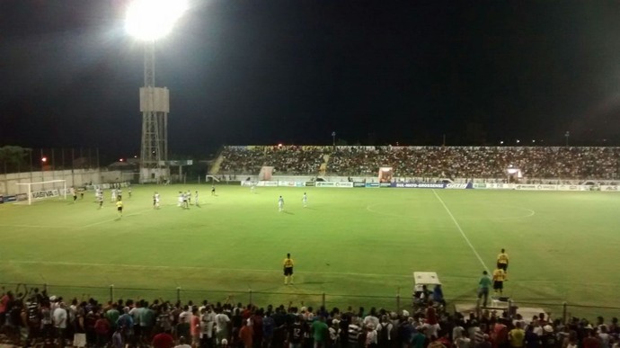 Torcida pulveriza recorde de público e renda, e Carijó empata com Ivinhema