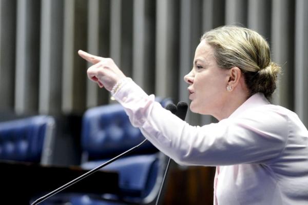 Presidente do PT ataca imprensa; Estadão e Folha foram os alvos