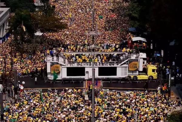 Bolsonaro atraiu multidão à Paulista