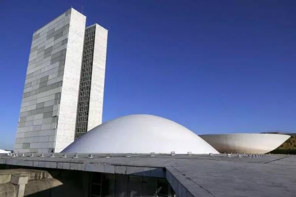 Impeachment é robusto, mas chances de avançar são pequenas