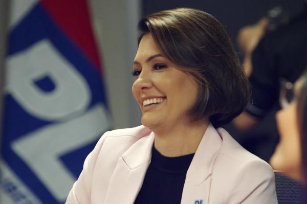 Michelle Bolsonaro dispara contra Globo, Lula e Janja