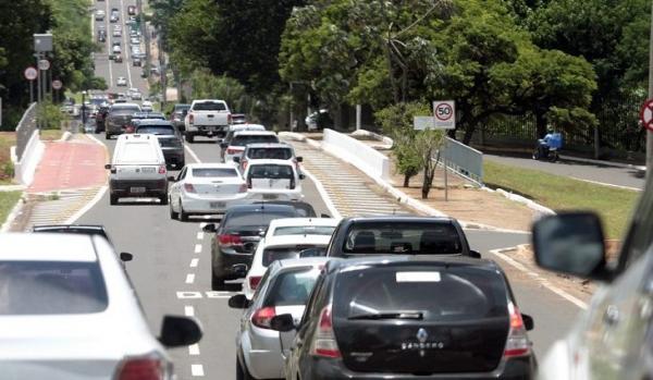 Veículos com placa final 0 devem estar com o licenciamento em dia