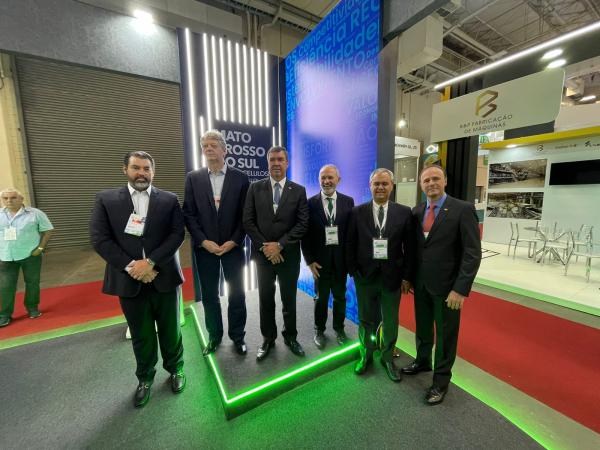 Sistema Fiems apresenta soluções educacionais e de inovação em feira internacional de celulose