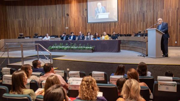 Presidente do TCE-MS participa de Seminário de Direitos da Criança e do Adolescente