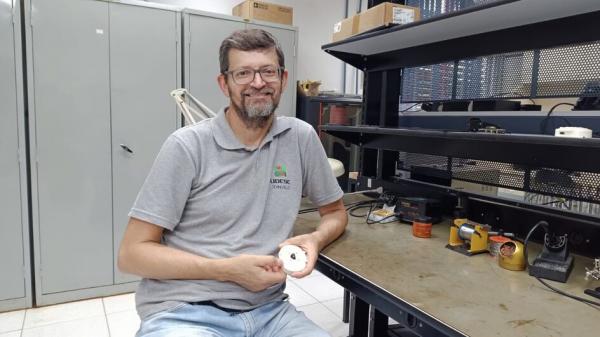 Professor cria tecnologia inédita para monitorar glicose sem furar o dedo