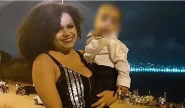 Após levar 14 tiros, morre mulher que degolou filho em ritual