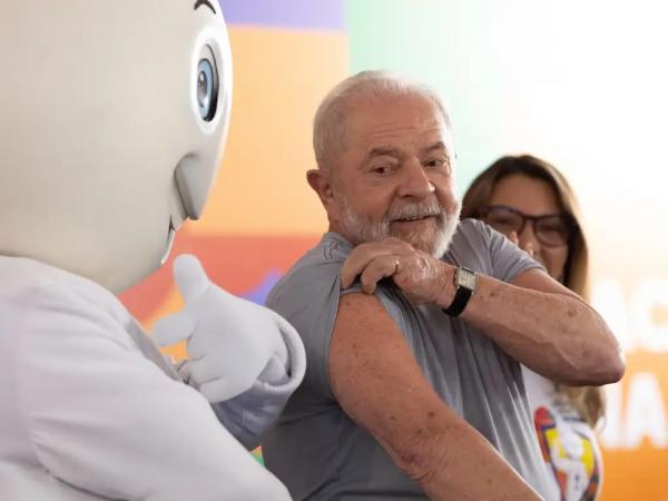 Com vacinas vencidas, governo Lula fica sem estoque contra a Covid