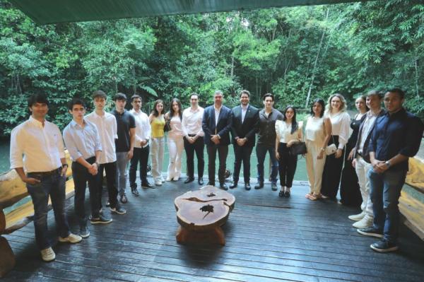 Riedel recebeu jovens empresários para discutir perspectivas e oportunidades do Estado
