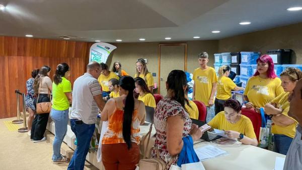 Entrega dos kits começa com clima de entusiasmo