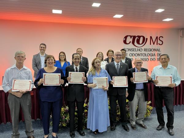 Profissionais da odontologia receberam Título de Inscrição Remida 