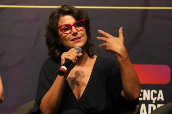 Manuela d’Ávila deixa o PCdoB