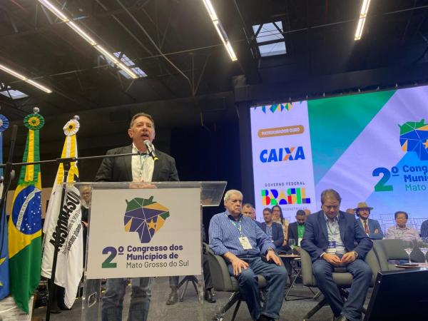 Em Congresso, Gerson destaca municipalismo e parceria da ALEMS