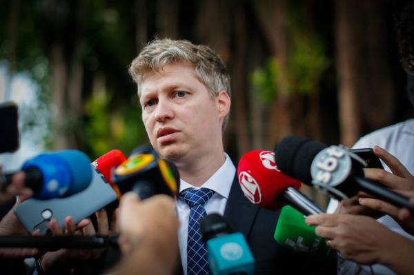 Van Hattem pede convocação de ministro após Janja xingar Musk