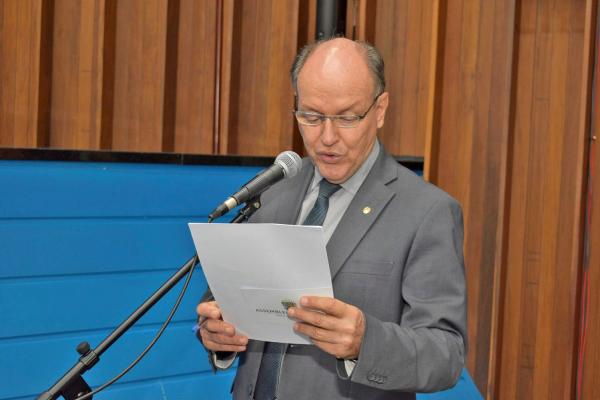Deputado Junior Mochi apresenta indicações para Coxim e Campo Grande
