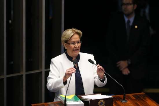 Senadores se declaram independentes