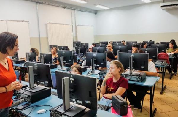 Governo amplia vagas do benefício que atende estudantes de baixa renda