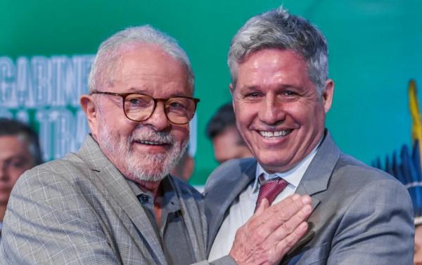 MST pode pressionar pela saída do ministro Paulo Teixeira