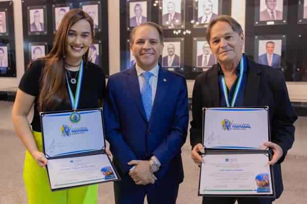 Coronel David homenageia expoentes da música sul-mato-grossense com entrega da Medalha Tom do Pantanal – Arara Azul