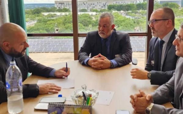 Sargentos criticam descontos e denunciam benefícios de luxo para Generais