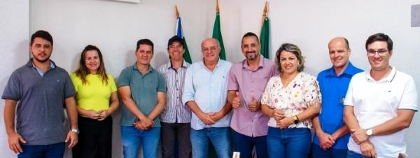Reeleito, prefeito Réus define com vereadores ações da Gestão 2025/2028 