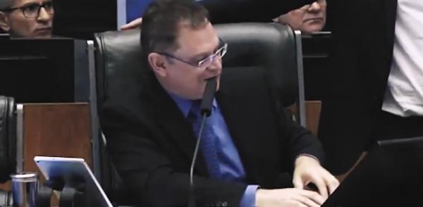 Vice da Câmara parabeniza Van Hattem por fala contra chefe da PF