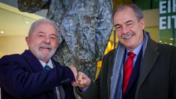 BNDES faz política e torra fortunas em propaganda