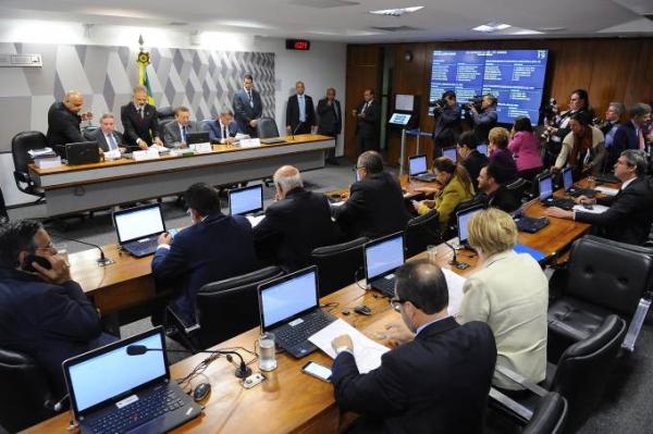 Reforma trabalhista: como votaram os senadores na CCJ