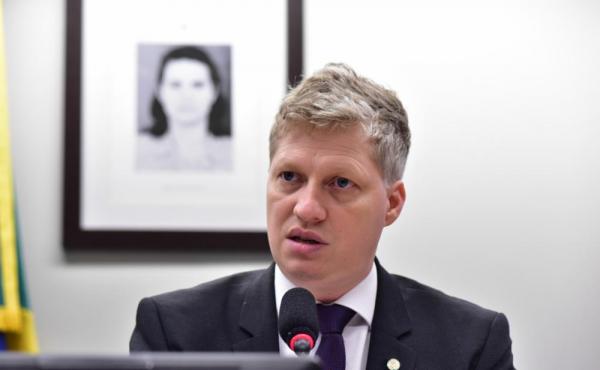 Van Hattem: “Lula não perde oportunidade de destruir a imagem do Brasil”
