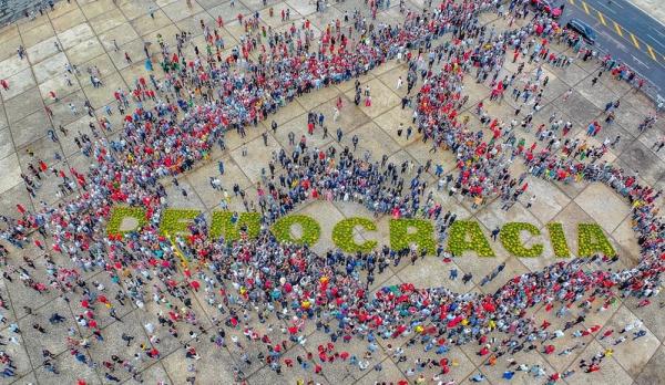 8/1: Ato de Lula fica esvaziado