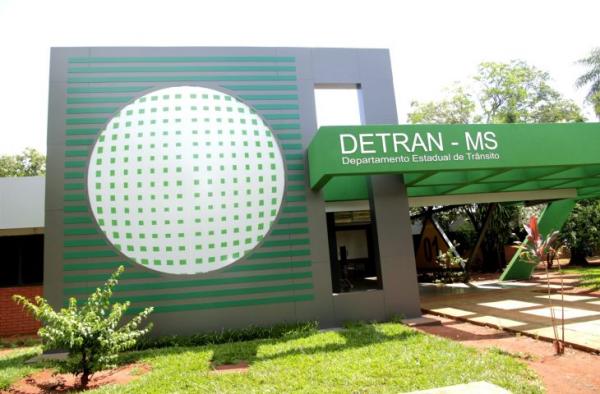 Detran alerta que não envia SMS ou e-mail a condutores