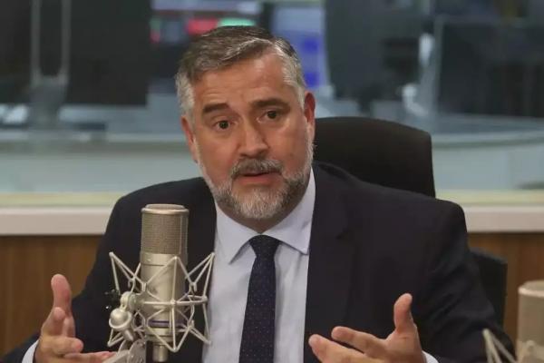 Pimenta dobrou salário do namorado da filha antes de ser demitido