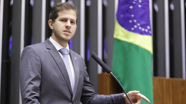 Novo líder do PSB diz que partido é a favor de Isenção do IR até R$ 5 mil