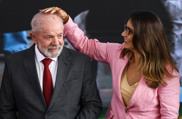 Médicos liberam Lula para viagens 43 dias após alta