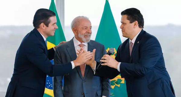 Congresso pede a Lula que faça seu ex-ministro Dino liberar emendas