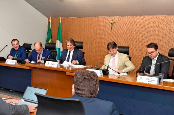 Projetos que beneficiam mães e cuidadores de pessoa com deficiência passam pela CCJR