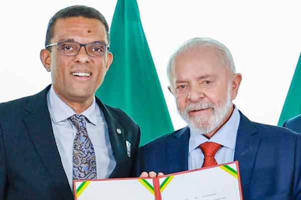 Otoni pede: “Lula, fora!” e diz que “o povo não aguenta mais”