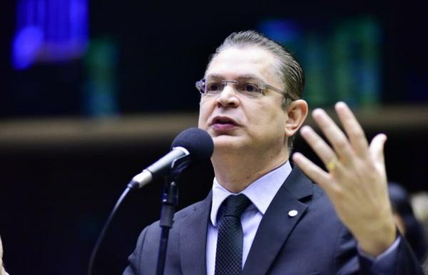 Líderes pressionam Motta por projeto da anistia