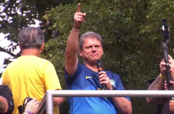 Tarcísio no ato pró-anistia: “Se está tudo caro, volta Bolsonaro!”