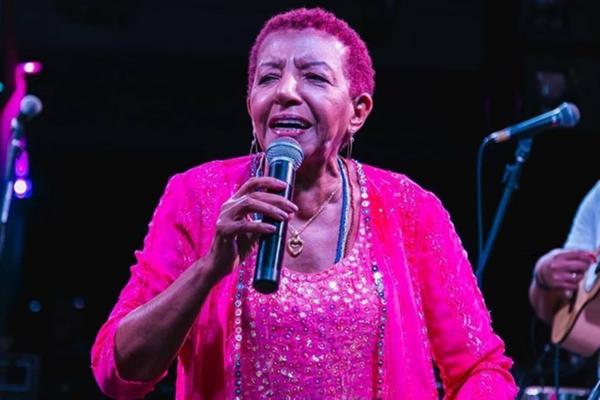 Leci Brandão é hospitalizada após passar mal durante show